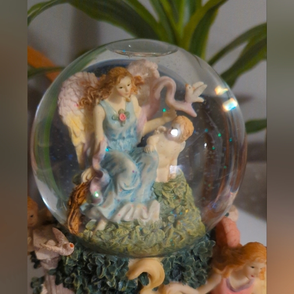 Secret Treasures Enchanting Angels Double globe - Picture 9 of 9